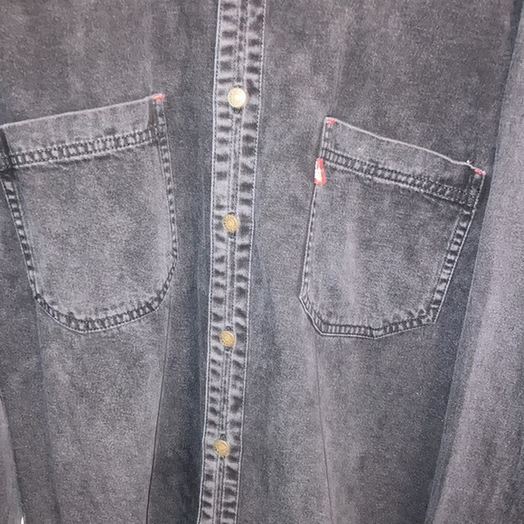 Men’s black denim shirt. Levi’s. - Picture 3 of 6